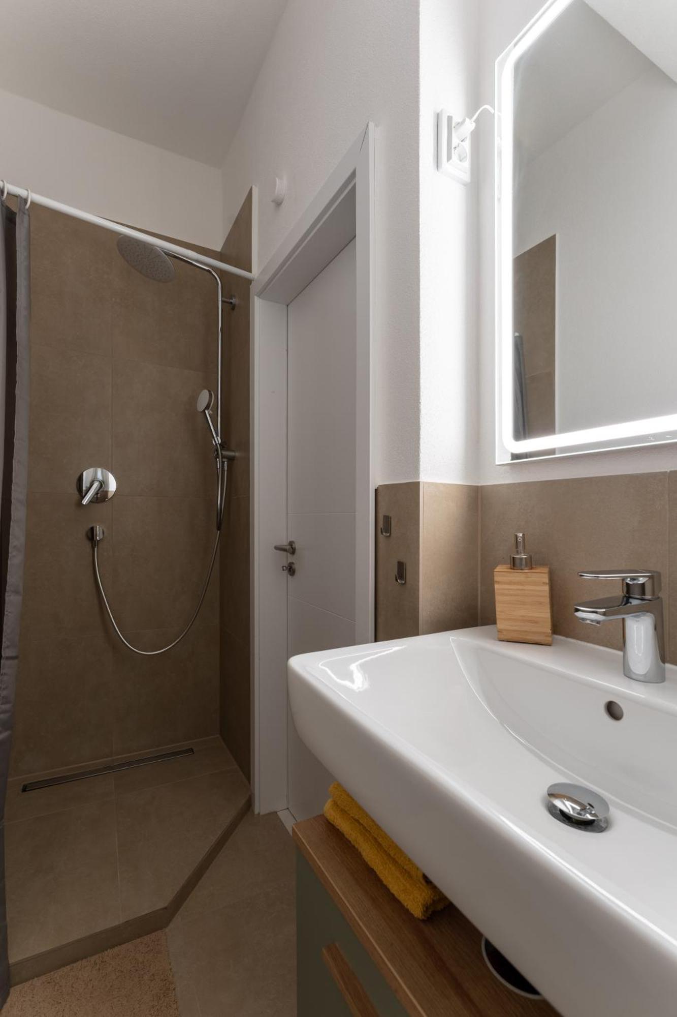 Modern Living Apartment - 3-Zimmer - Nuernberg Nord, Ruhige Seitenstrasse, Fusslaeufig Strassenbahn Ngoại thất bức ảnh